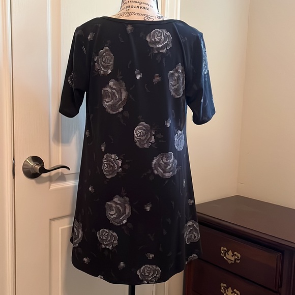 LuLaRoe Perfect T - XS - Picture 3 of 8